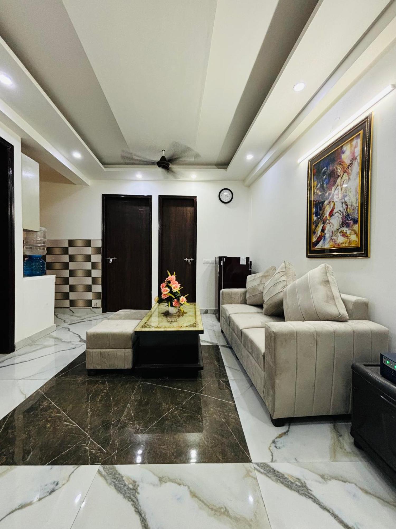 Thehrav 2bhk Mh New Delhi