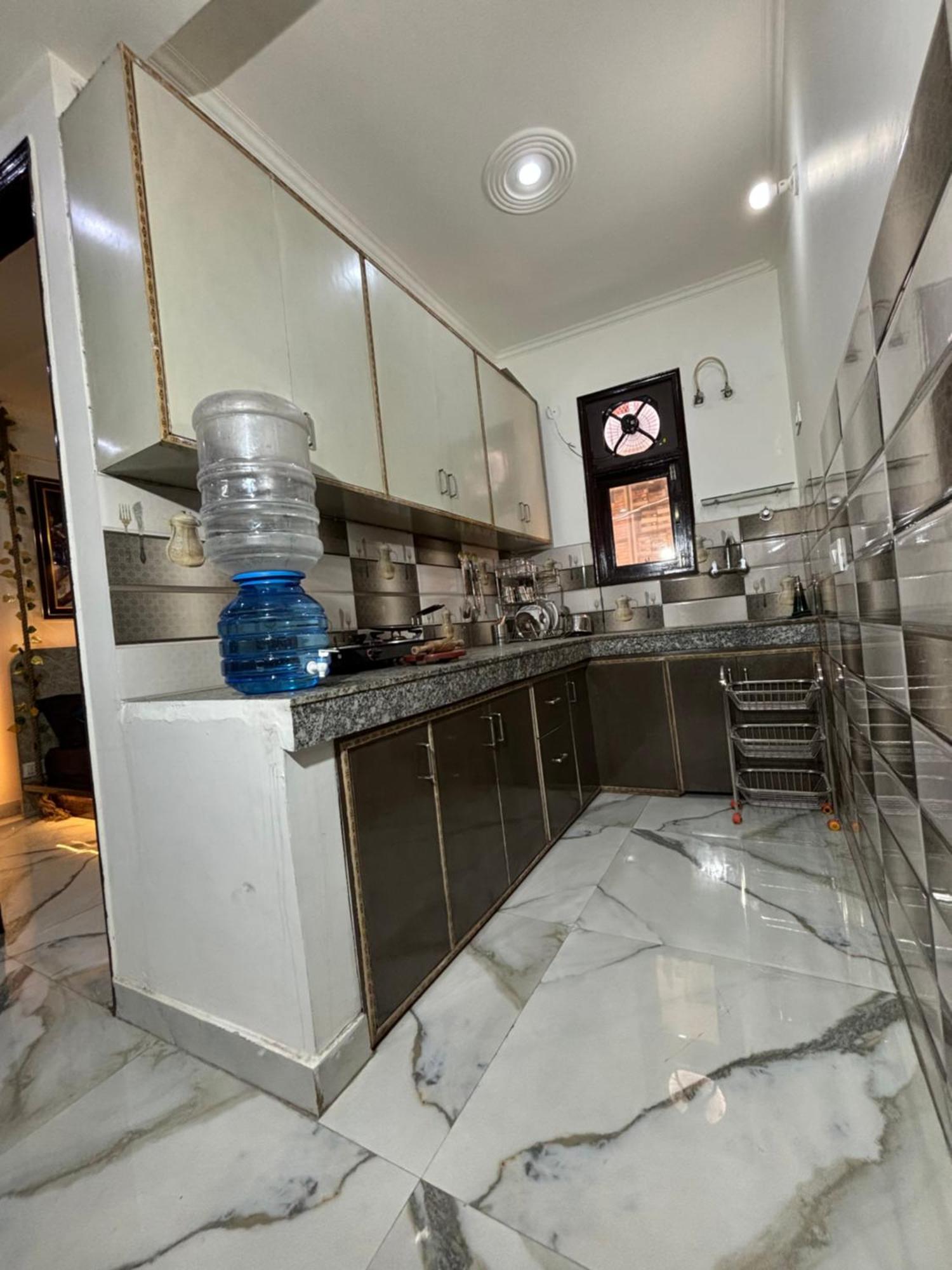 Apartment Thehrav 2bhk Mh *